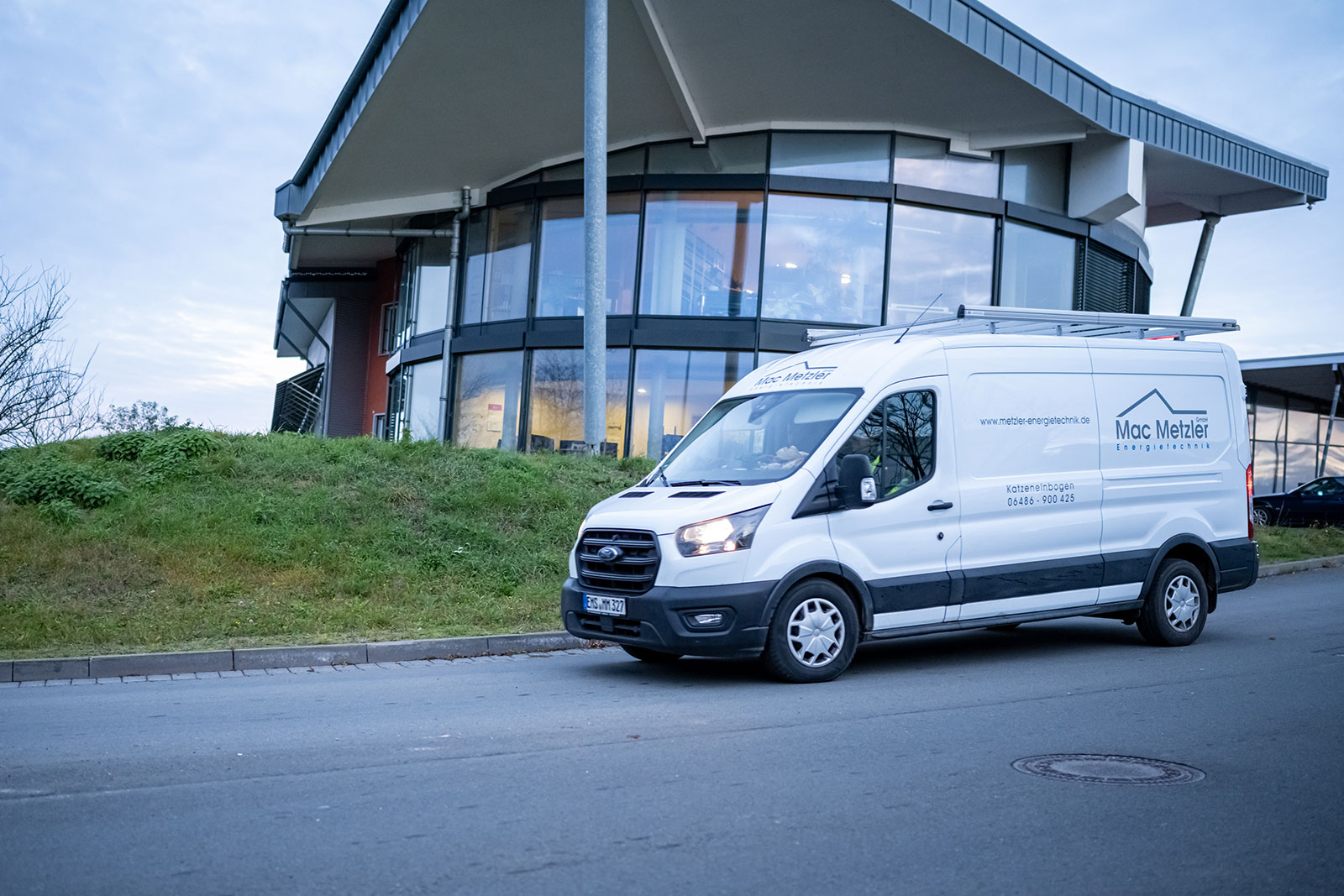 Mac Metzler – Ihre Experten für Kachelofen- und Kaminbau sowie Photovoltaik- und Elektrotechnik